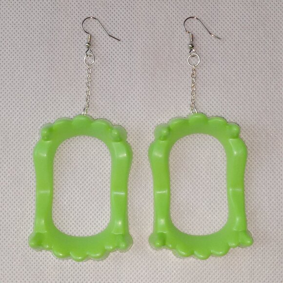 🎯 10 for $12 / Green Vampire Teeth Earrings, Dangle Earrings - Picture 4 of 10